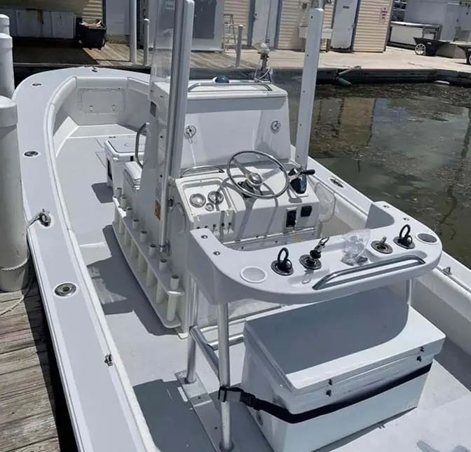 25' seavee center console